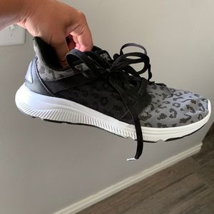 Womens Avia Tennis Shoes size 8 1/2